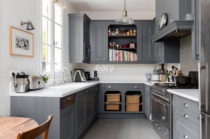 Decor background setup designed specifically for culinary photo shoots in Paris